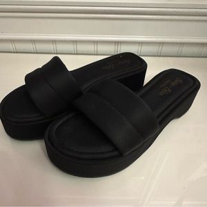 Chase & Chloe Black Puffer Platform Mule